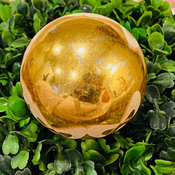 D14-Rare Vintage Yellow Gold & White 1970's Abstract Glass Christmas Ornament - Picture 4 of 6